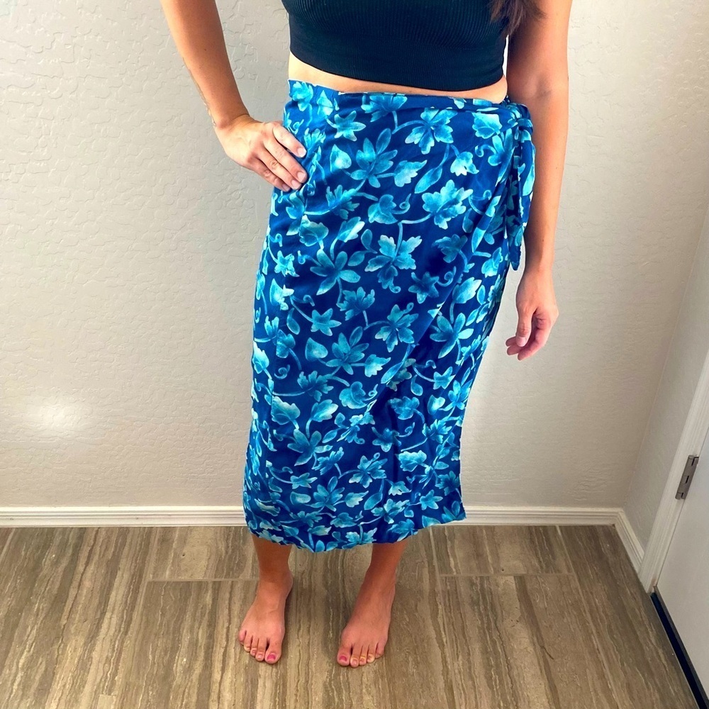 Hillard & Hanson blue floral wrap skirt size large